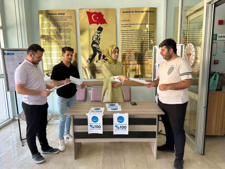 Derecik Devlet Hastanesi’nde tütünsüz yaşama destek standı açıldı