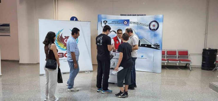 TEM ekipleri üniversiteli gençleri bilgilendirdi