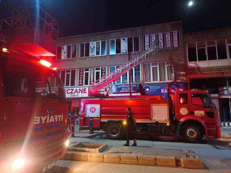 Özalp’ta pasajda yangını