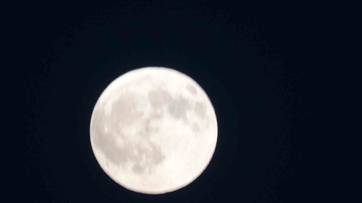 82 dakika sürecek "Kanlı Ay" tutulması başladı