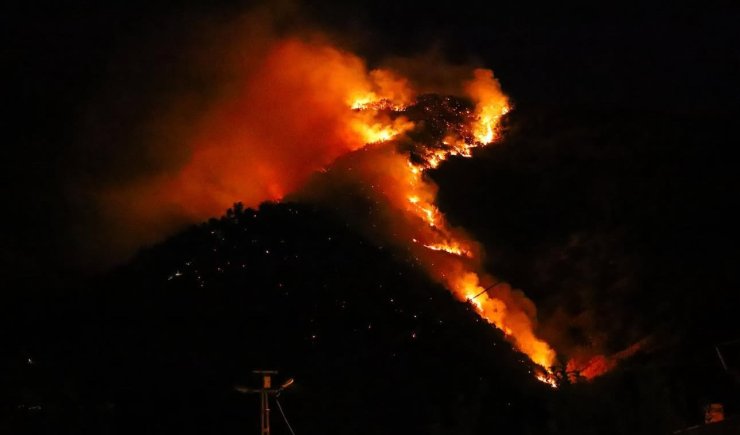 Şemdinli’de korkutan yangın