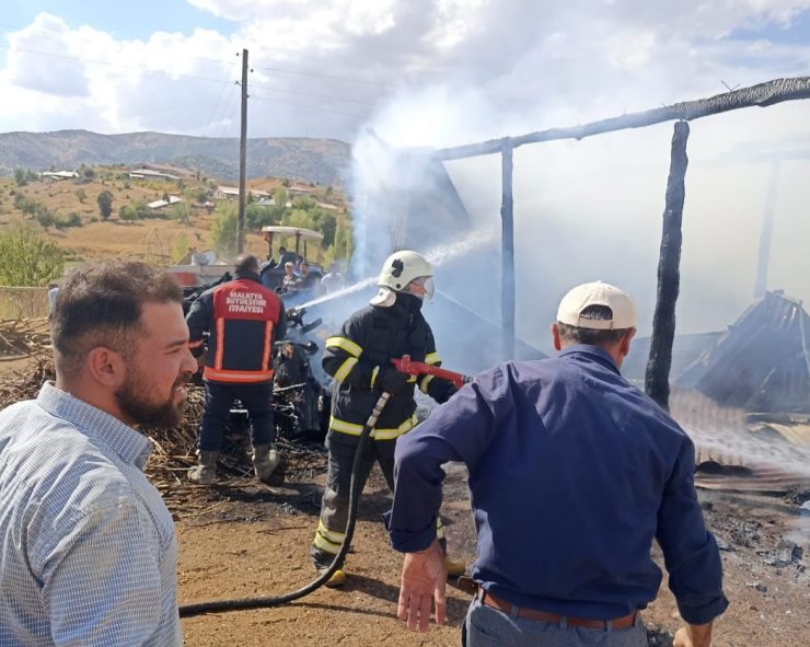 Malatya’da ahır yangını: 10 büyükbaş hayvan telef oldu