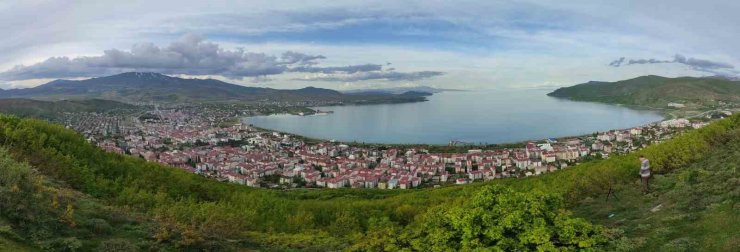 Van Gölü’nde su seviyesi düşüyor