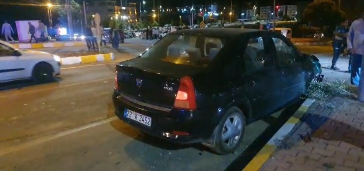 Elazığ’da otomobil ile motosiklet çarpıştı: 2 yaralı