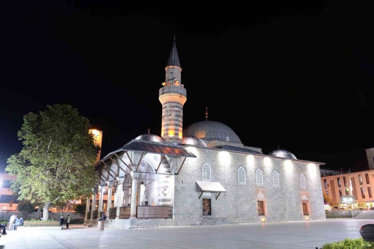 Dünya ikincisi Hafız Ali Turhan, Lala Mustafa Paşa Camii’ne atandı