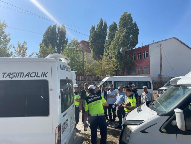Diyadin’de okul servis araçları ve sürücüler denetlendi