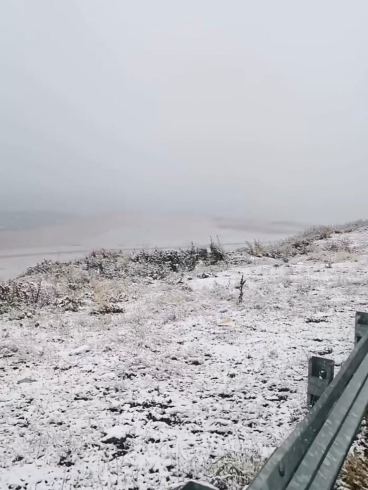 Ardahan’a mevsimin ilk karı yağdı