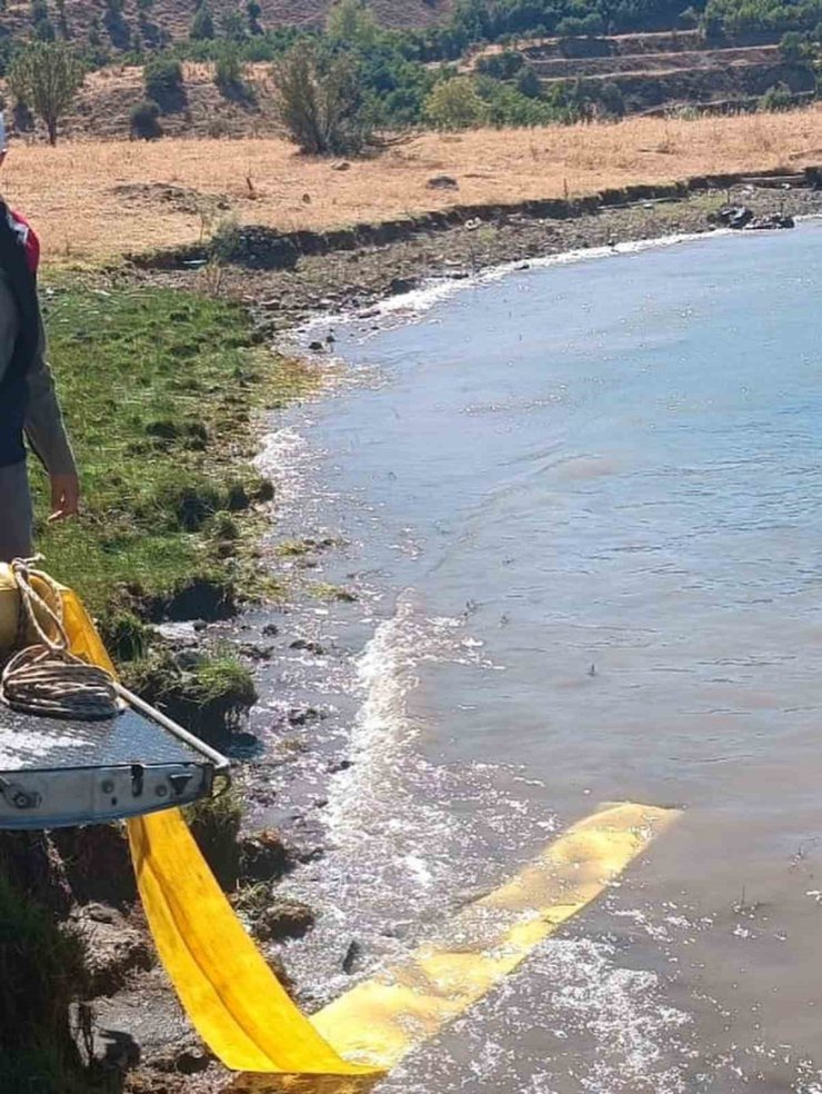 Karakoçan’da göletlere yavru balıklar bırakıldı
