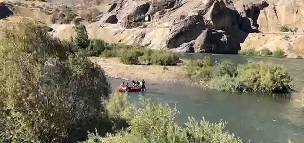 Beyhan Barajı’nda kapaklar açıldı: 4 kişi mahsur kaldı