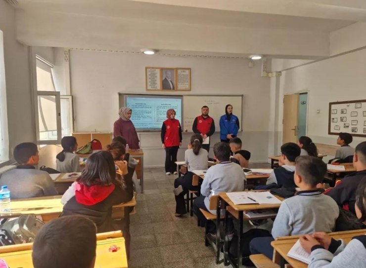 "Merkezim Her Yerde" projesi Hamur’da öğrencilerle buluştu