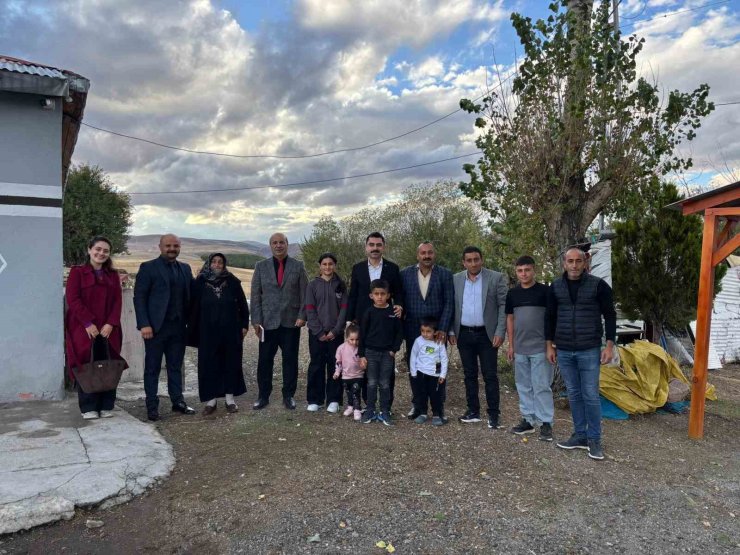 Susuz’da öğrenciler evlerinde ziyaret ediliyor