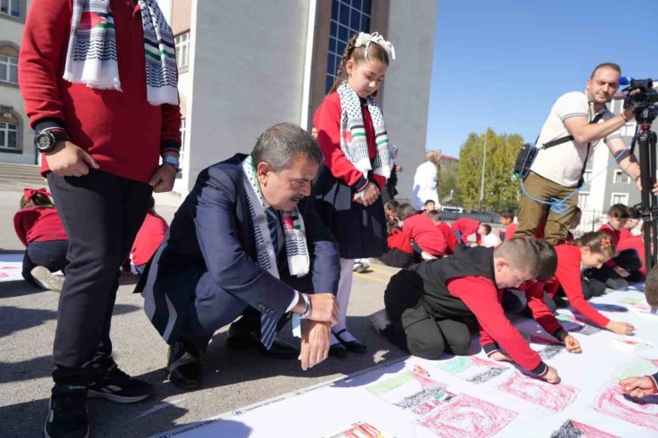 Bakan Tekin: "Bu dünyayı hepimiz için yaşanabilir kılacak bireyler yetiştirmemiz lazım"