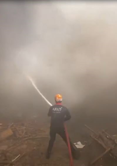 Ahır yangınında 15 küçük ve 8 büyükbaş hayvan telef oldu