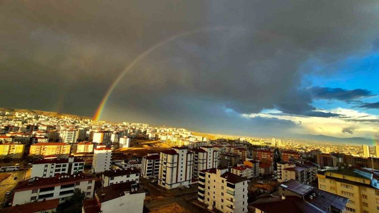 Elazığ’da gökkuşağı şöleni
