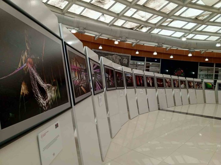 Kutnu Kumaş sergisi ziyaretçilerini Osmanlı modasına götürüyor