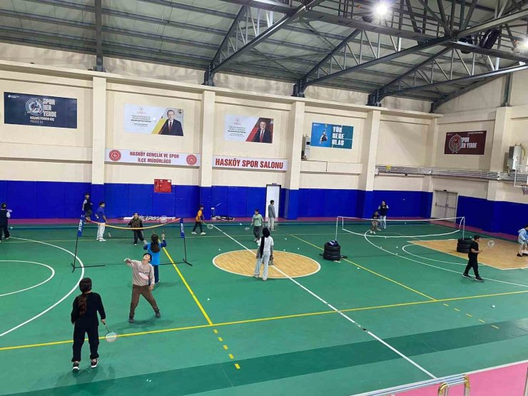 Hasköy’de badminton antrenmanları yoğun katılımla sürüyor