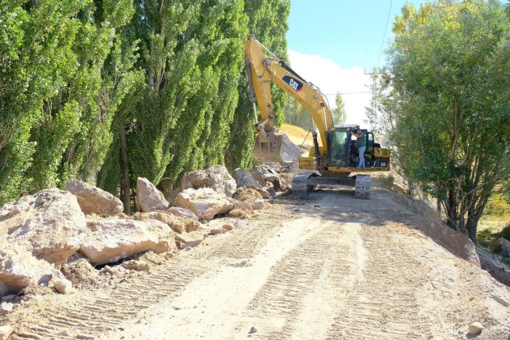 Akçaören yolunda altyapı güçlendirme çalışmaları sürüyor