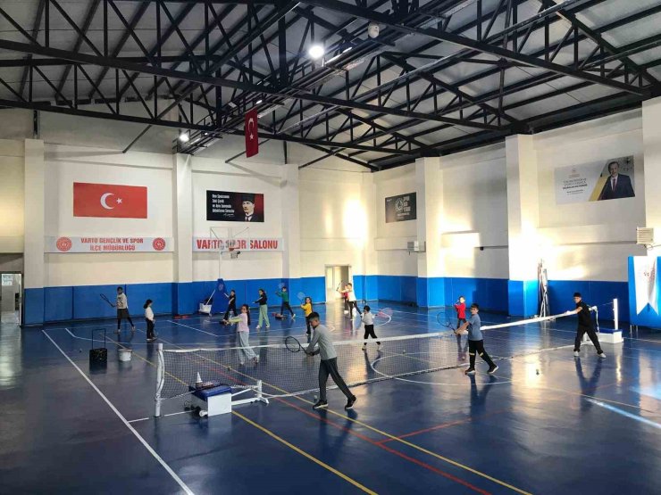 Varto’da tenis antrenmanları yoğun katılımla sürüyor