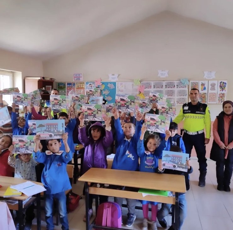 Diyadin’de jandarmadan öğrencilere trafik eğitimi