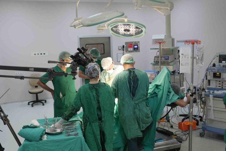 MEAH’ta 14 başarılı ameliyat canlı olarak gerçekleştirildi