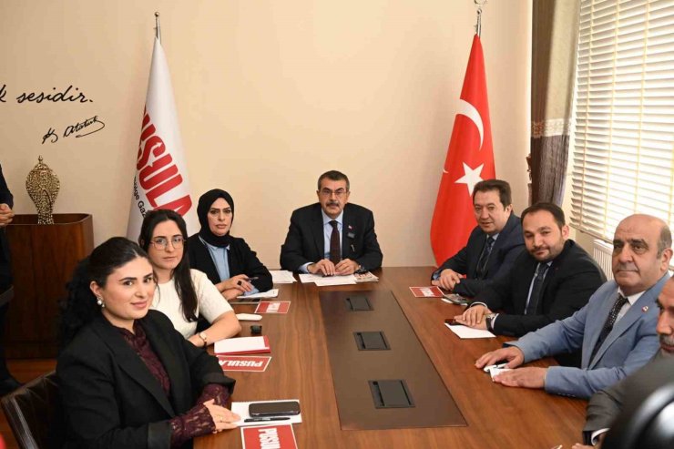 Bakan Tekin: "CHP’liler 12 yıllık zorunlu eğitime ne demişler görsünler, oynadıkları bir tiyatro, makul önerileri varsa dinlerim"