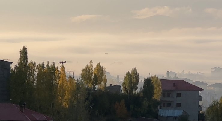 Yüksekova’da sisle gelen doğal güzellik