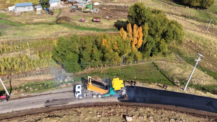 Muş’ta yol ağı genişliyor: 70 kilometrelik sıcak asfalt tamamlandı