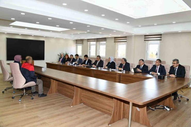 Vali Çiçek, halk gününde talepleri dinledi