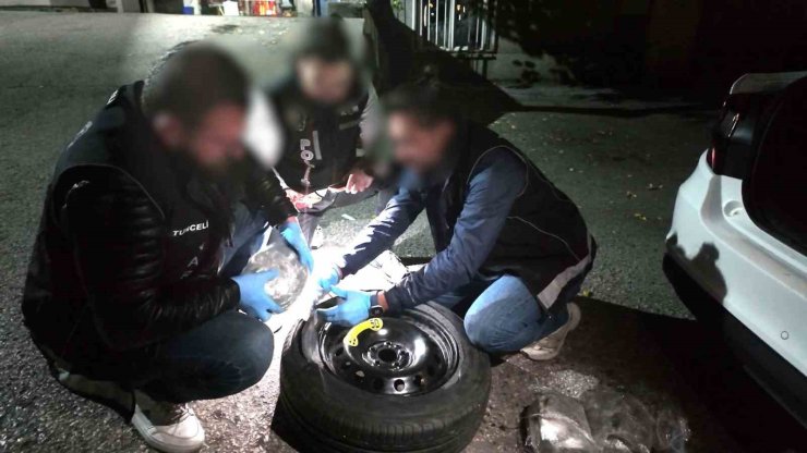 Stepneye zulalanmış uyuşturucu ele geçirdi: 2 gözaltı