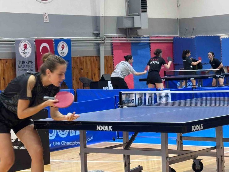 Elazığ’da masa tenisi kadın takımından büyük başarı