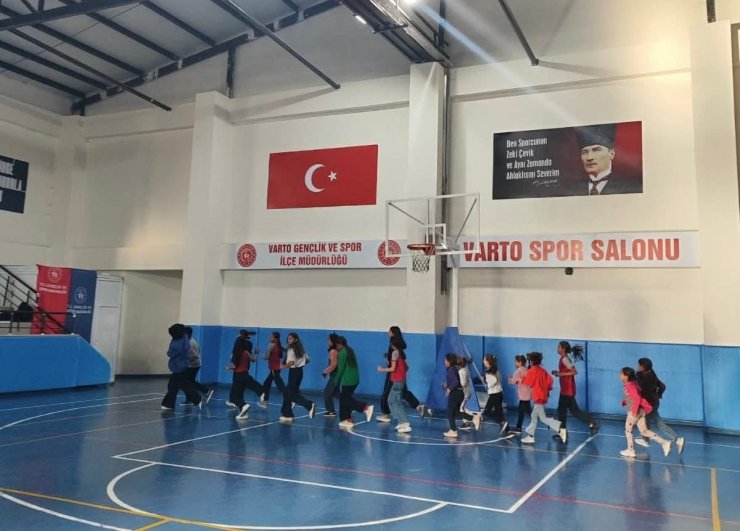 Varto’da voleybol kursuna yoğun ilgi