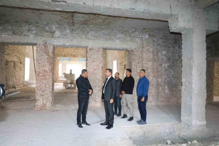 Başkan Şerifoğulları, tarihi öğretmenevinde çalışmaları inceledi