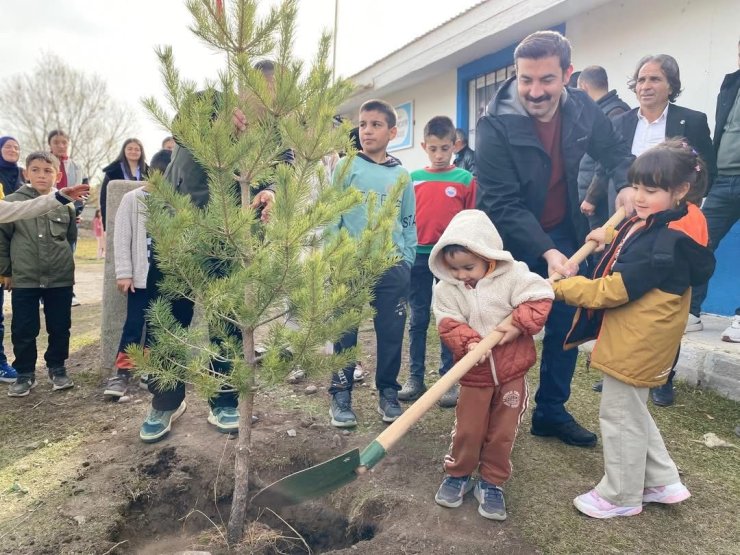 Arpaçay’da Milli Ağaçlandırma Günü’nde fidanlar toprakla buluştu