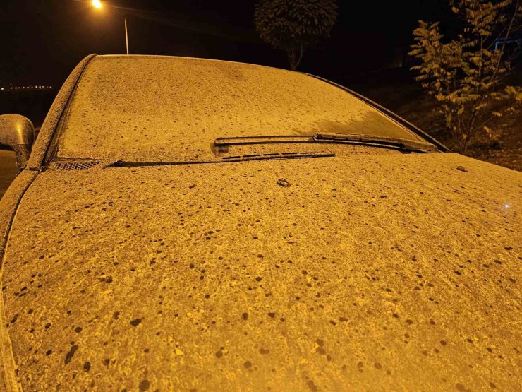 Elazığ’da toz taşınımı yağışla birleşti, adeta çamur yağdı