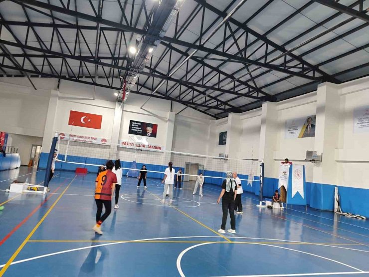 Varto Spor Salonu’nda voleybol antrenmanları devam ediyor