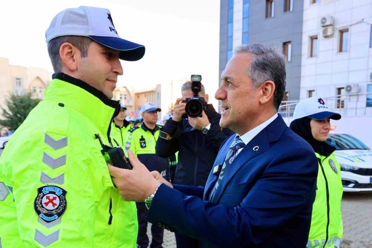 Bingöl’de trafik ekiplerine yüz tanıma sistemine sahip 90 yaka kamerası tahsis edildi
