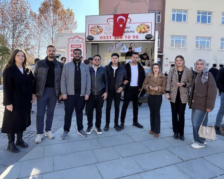 Van’da üniversite öğrencilerinden 20 şehit için anlamlı etkinlik