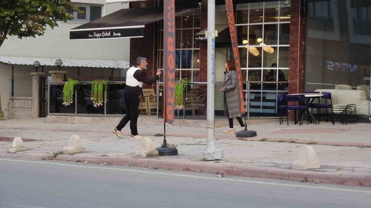 Tabancayla intihar girişiminde bulunan kadını polis son anda engelledi