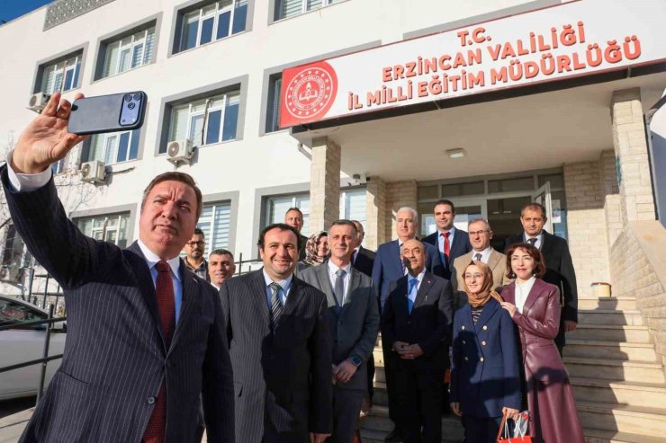 Vali Aydoğdu: "Ülkemizin aydınlık yarınları çocuklarımızı yetiştiren öğretmenlerimizin günü kutlu olsun"