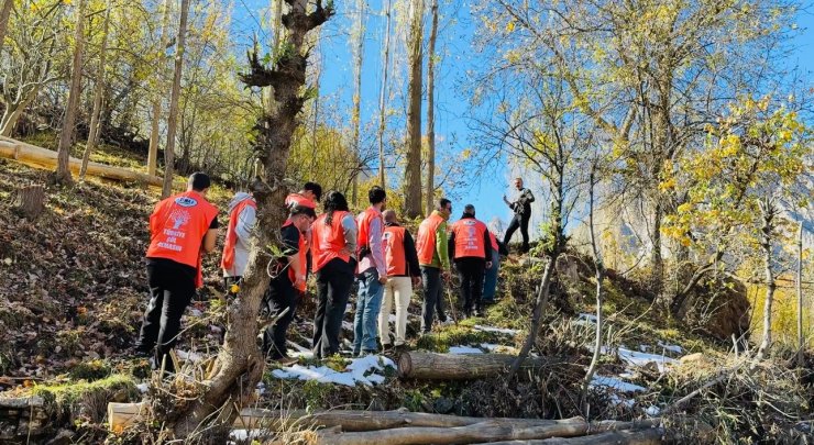 Yüksekova’da erozyonla mücadele için fidan dikme etkinliği