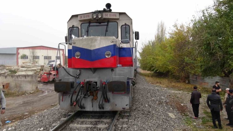 Malatya’da raylara düşen kişi trenin çarpması sonucu yaralandı