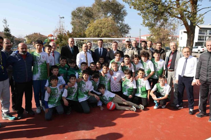 Erzincan’da 101 okulun bahçesine kauçuk zemin yapıldı