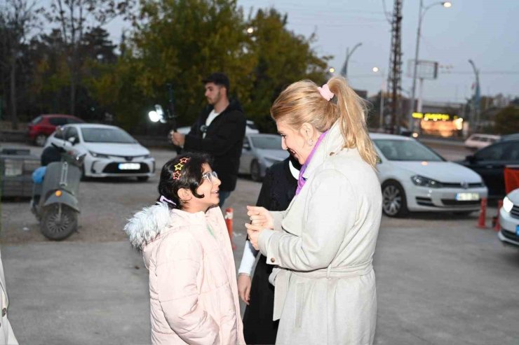 Milletvekili Ölmeztoprak KADEM’i ziyaret etti, deprem sonrası dayanışmayı da değerlendirdi