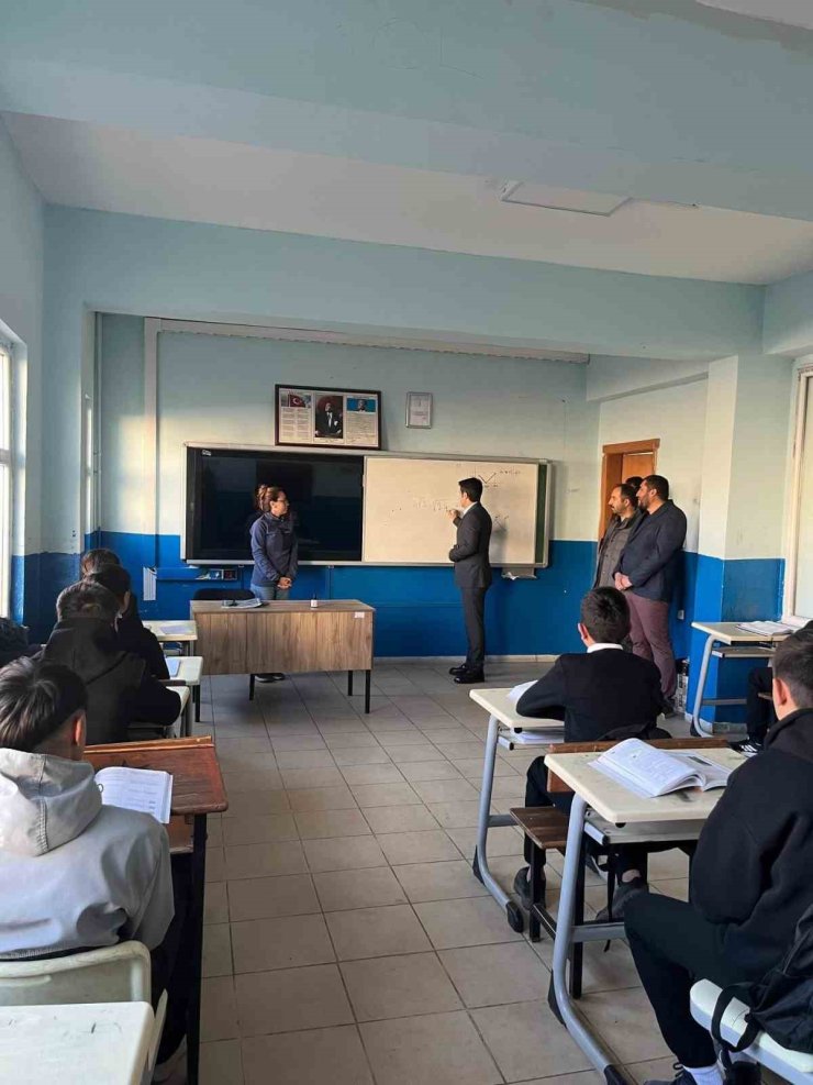 Sarıkamış Kaymakamı öğretmen ve öğrencilerle bir araya geldi