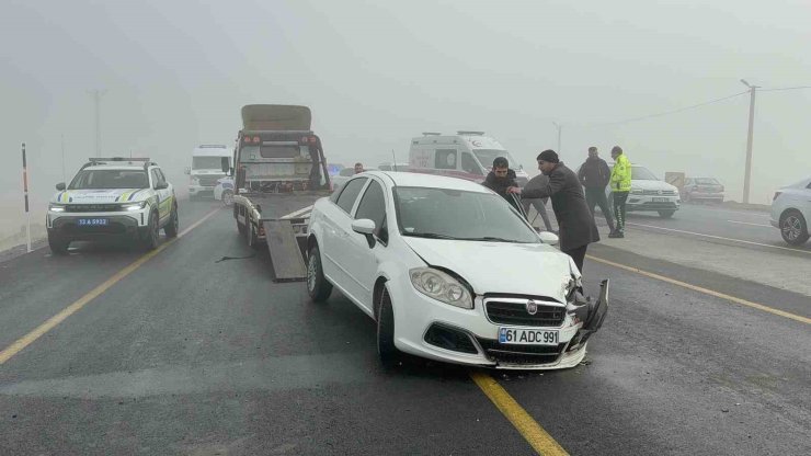 Yoğun sis Tatvan’da zincirleme kazaya neden oldu