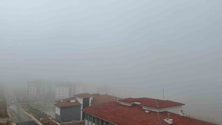 Elazığ’da sis etkisini sürdürüyor