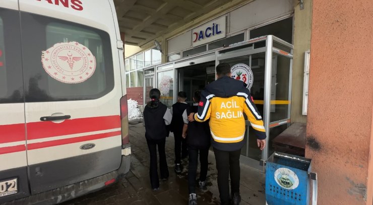 Yüksekova’da Yerli Malı Haftası sonrası gıda zehirlenmesi şüphesi: 40 öğrenci hastanelik oldu