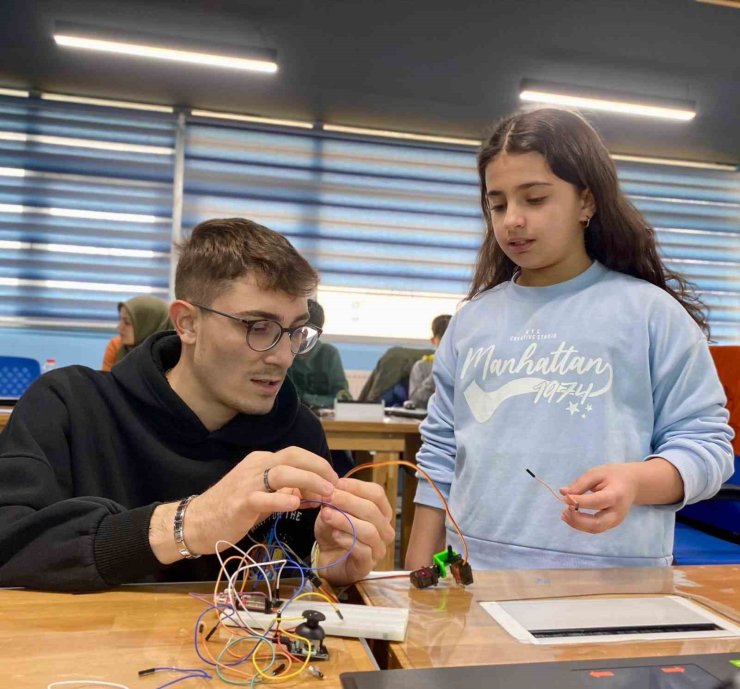 Muş’ta "İleri Robotik" eğitimleri sürüyor