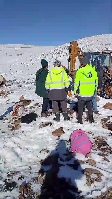 Tekman’da ESKİ ekiplerinin zorlu mesaisi