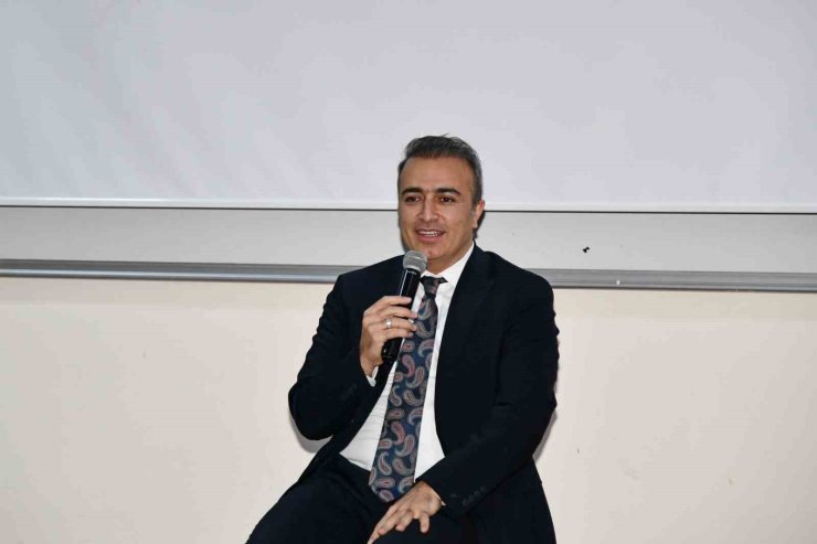 Vali Çiçek, Ardahan Üniversitesi’nde söyleşi programına katıldı